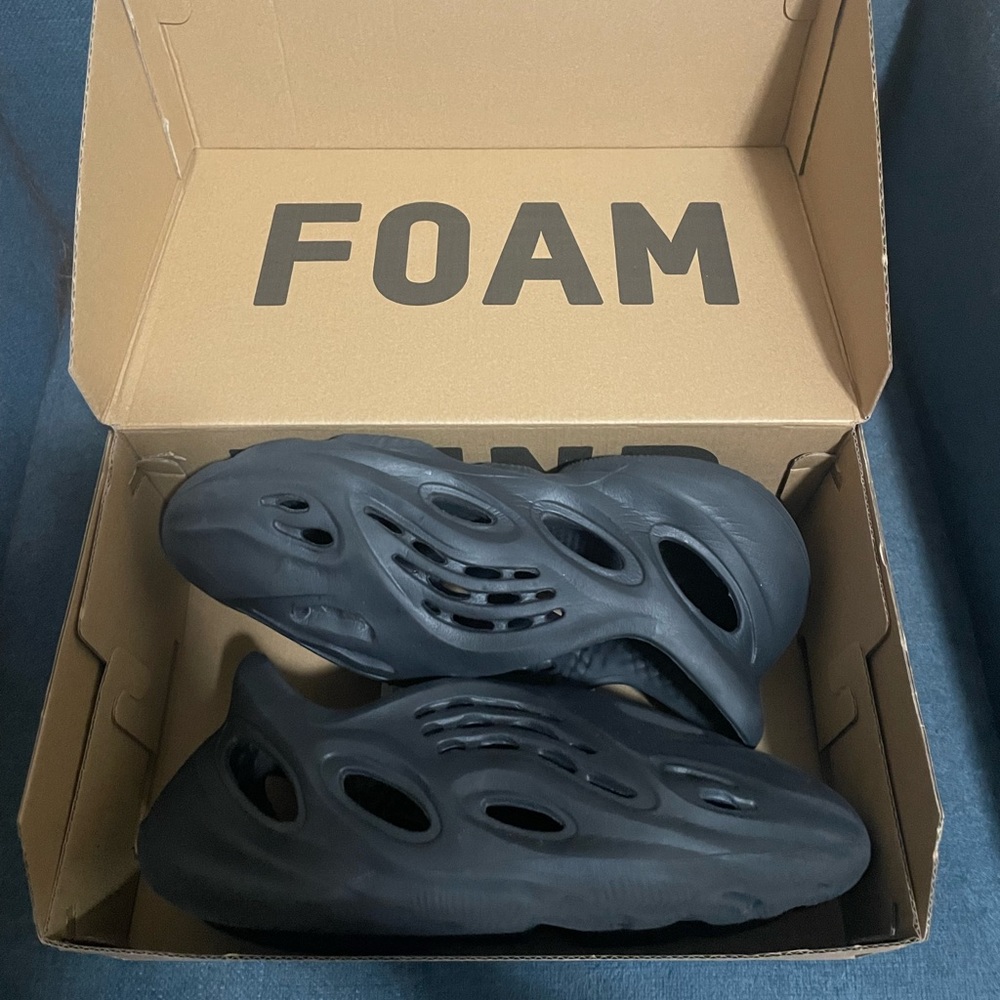 Worn once yeezy foam runners ‘onyx’